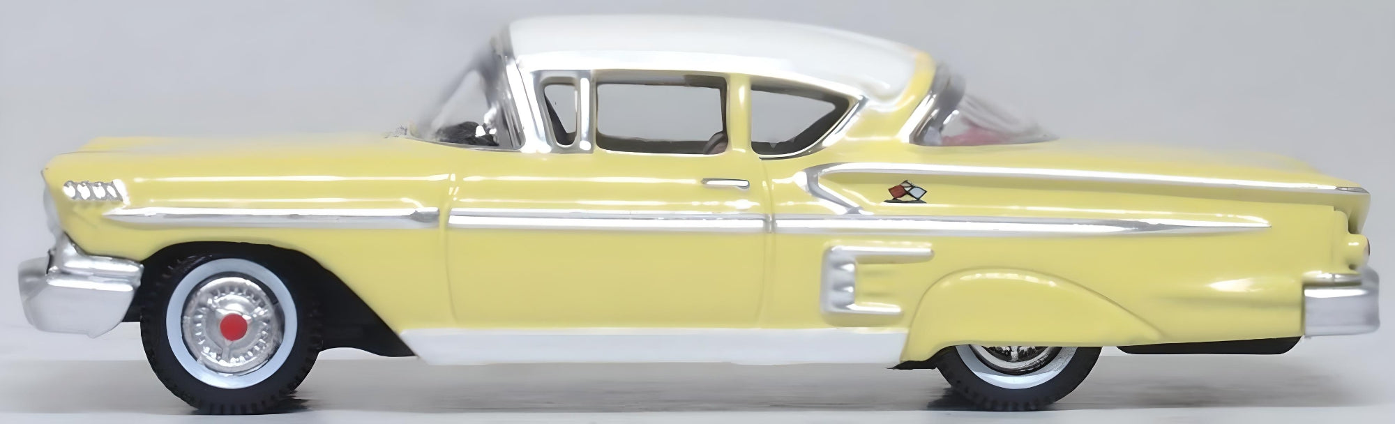 Oxford Diecast  87CIS58002 Chevrolet Impala Sport Coupe 1958 Colonial Cream and Snowcrest White 1:87 Scale Left