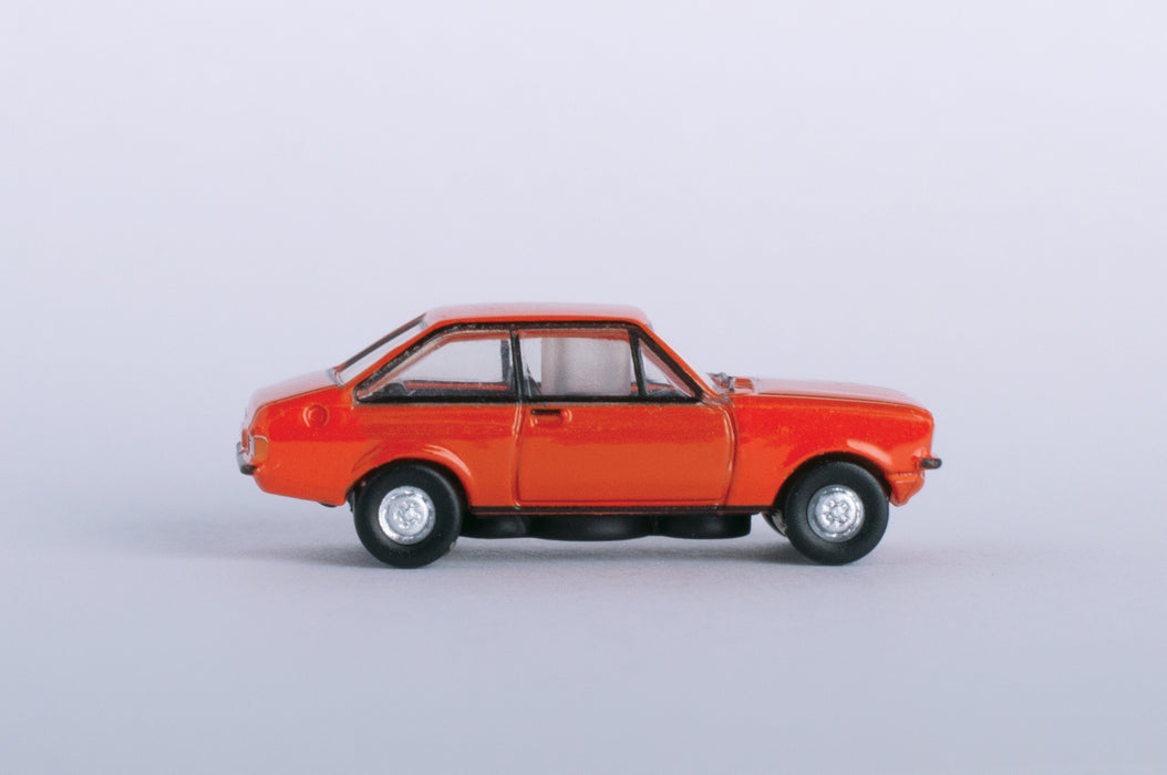 Model of the Ford Escort Mk2 Canival Red by Oxford at 1:148 scale.