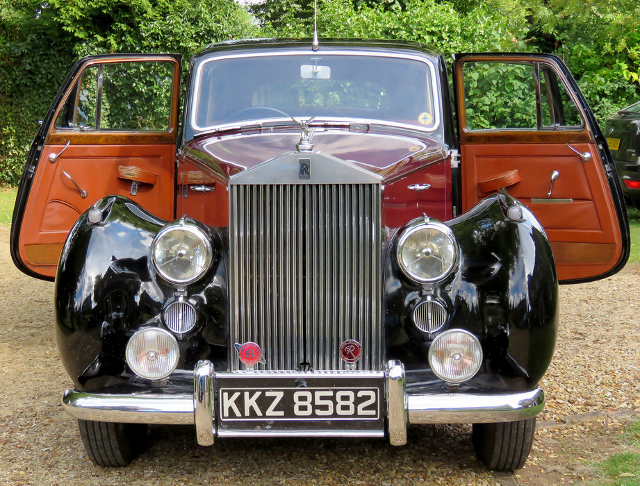 Oxford Diecast 1:43rd Scale Rolls Royce Silver Dawn/std Steel Maroon/black 43RSD001 Scanned Car Front