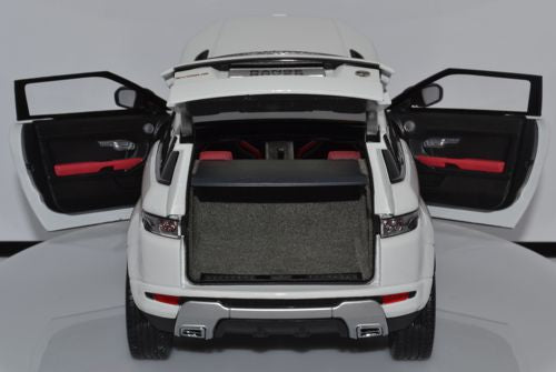 GT AUTOS Land Rover Evoque White - 1:18 Scale