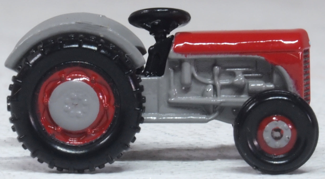 Oxford Diecast Ferguson TEA Red 1:120