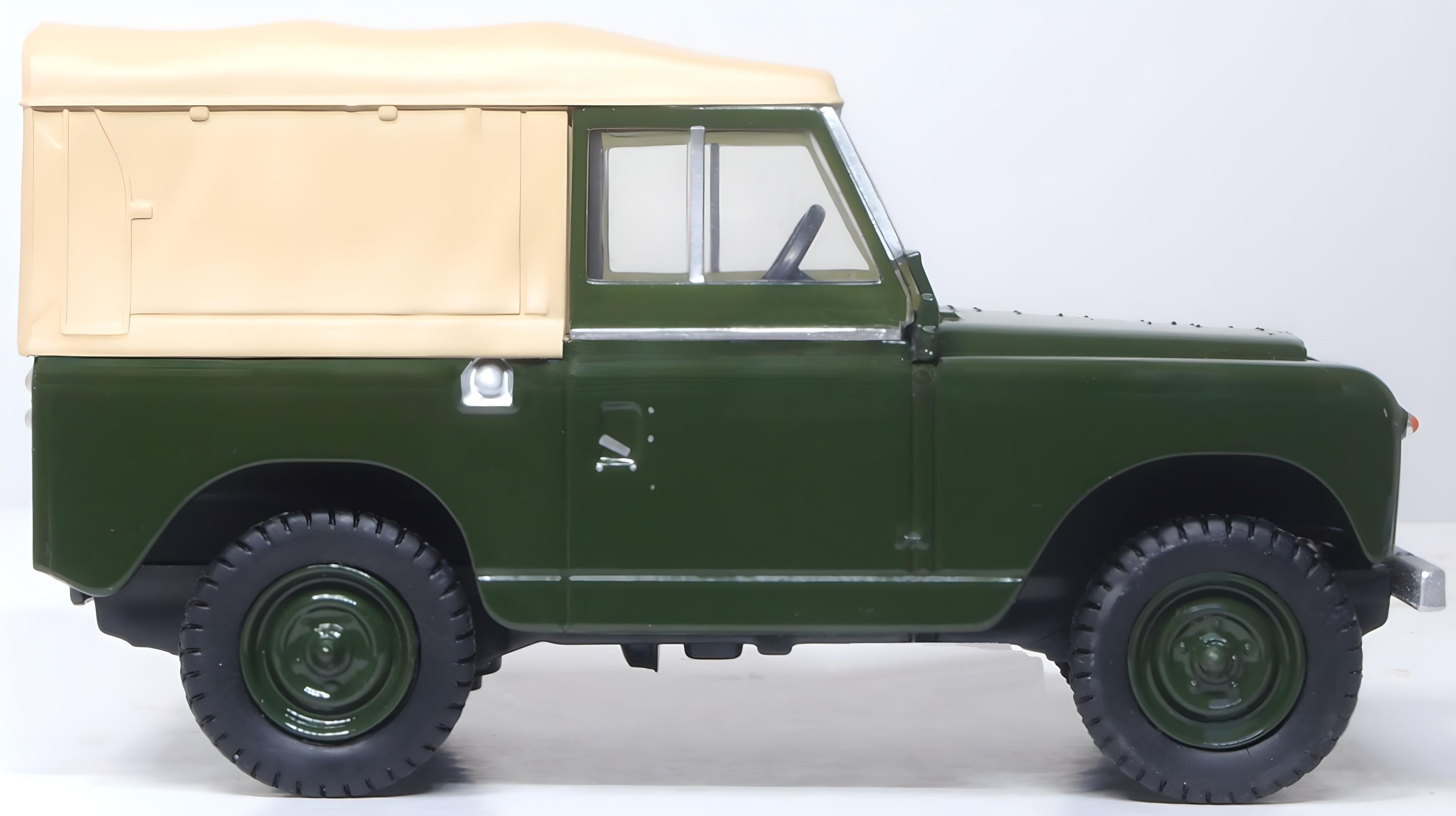 OO Gauge Oxford Diecast Land Rover Series II SWB Canvas REME – 1:76 Scale Model 76LR2S006