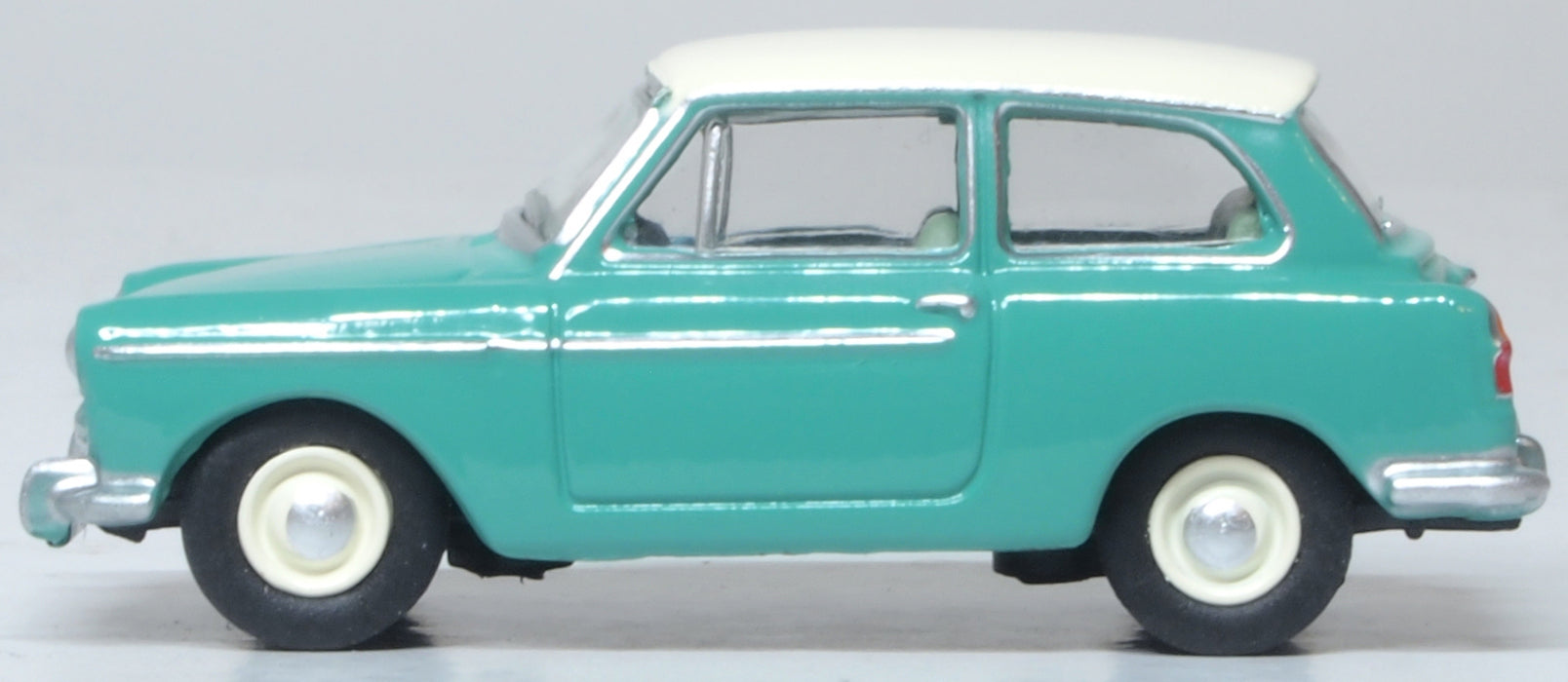 Model of the Austin A40 MkII Fern Green/Snowberry White by Oxford at 1:76 scale.