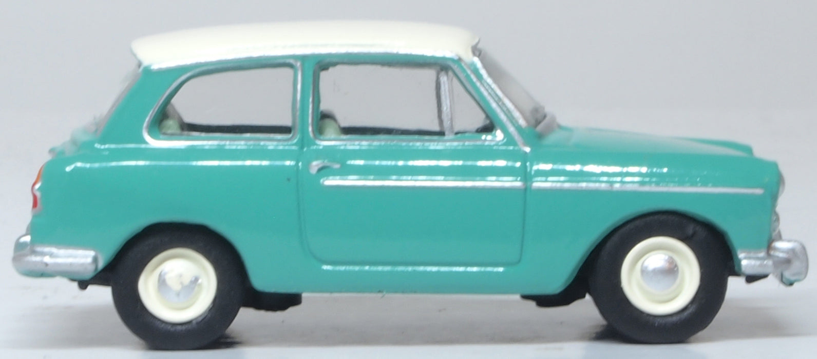 Model of the Austin A40 MkII Fern Green/Snowberry White by Oxford at 1:76 scale.