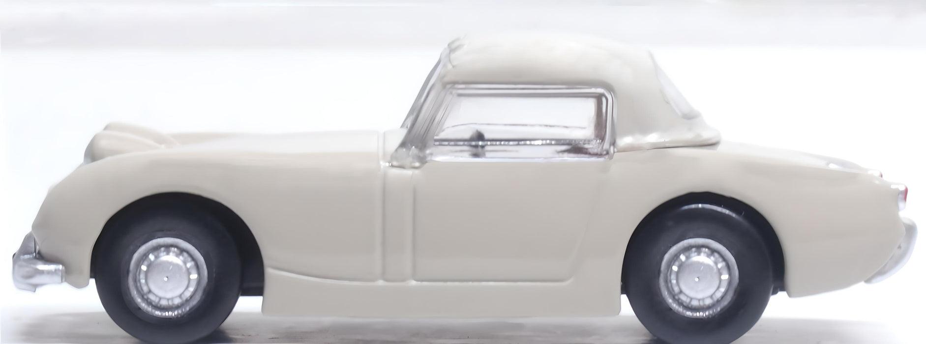 Oxford Diecast Nevada Beige Austin Healey Frogeye Sprite - 1:76 scale left