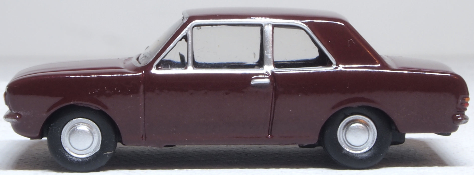 Oxford Diecast Ford Cortina MkII Black Cherry 1:76