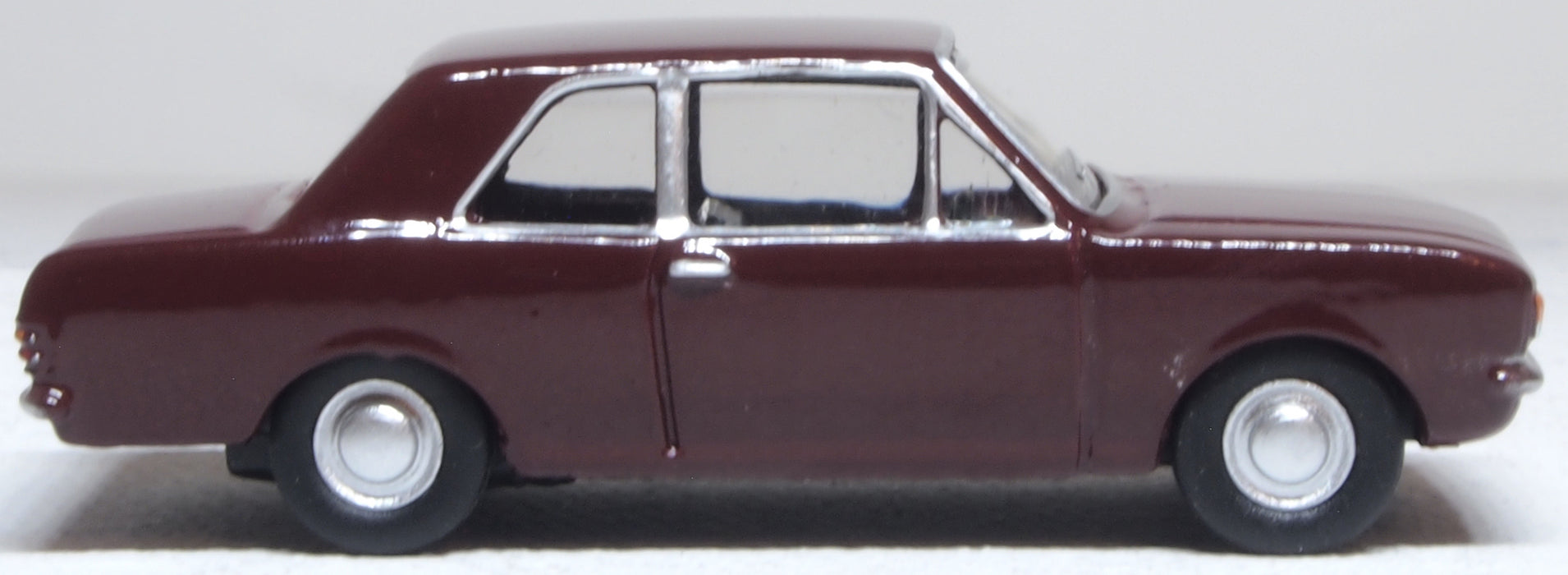 Oxford Diecast Ford Cortina MkII Black Cherry 1:76
