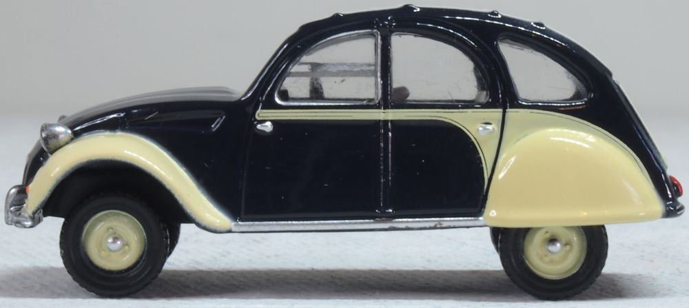Oxford Diecast Citroen 2CV Dolly Blueberries & Cream  1:76