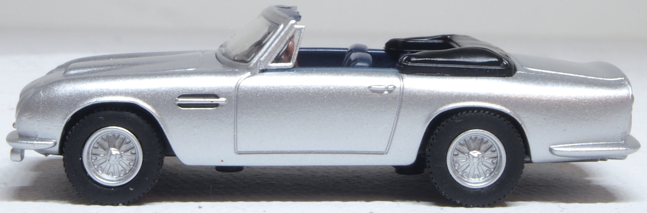 Oxford Diecast Aston Martin DB6 MkII Volante Silver Birch 1:76