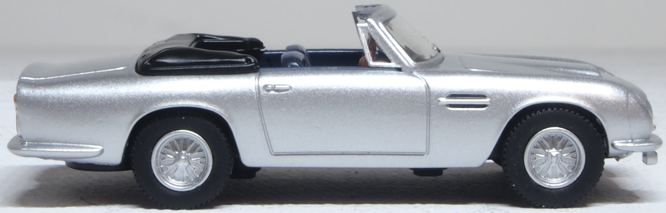 Oxford Diecast Aston Martin DB6 MkII Volante Silver Birch 1:76