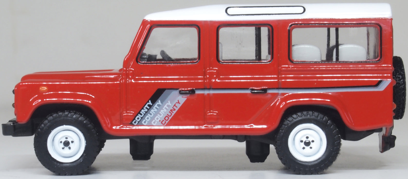 Oxford Diecast Land Rover Defender LWB St. Wagon Masai Red 1:76