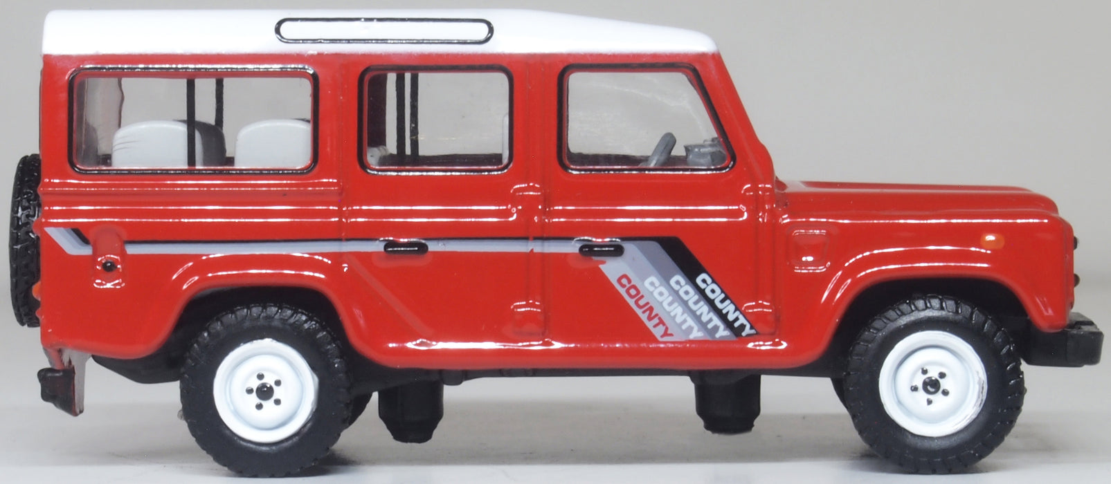 Oxford Diecast Land Rover Defender LWB St. Wagon Masai Red 1:76