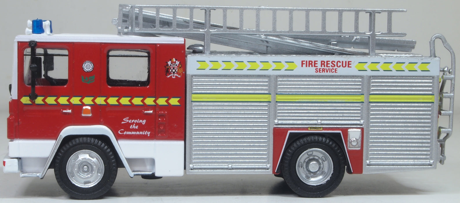 Oxford Diecast Dennis RS South Yorkshire Fire & Rescue Service 1:76