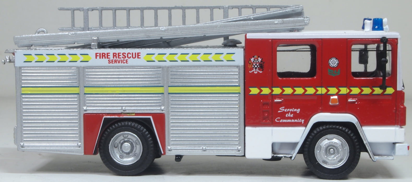 Oxford Diecast Dennis RS South Yorkshire Fire & Rescue Service 1:76