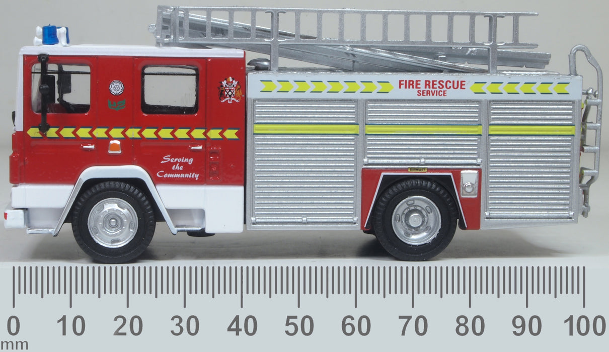 Oxford Diecast Dennis RS South Yorkshire Fire & Rescue Service 1:76