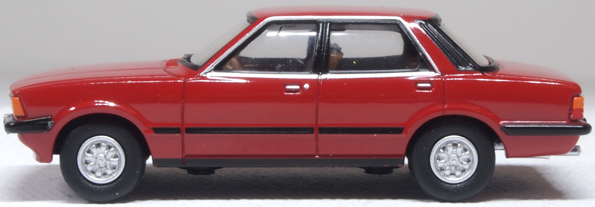Oxford Diecast Ford Cortina MK5 Cardinal Red 1:76