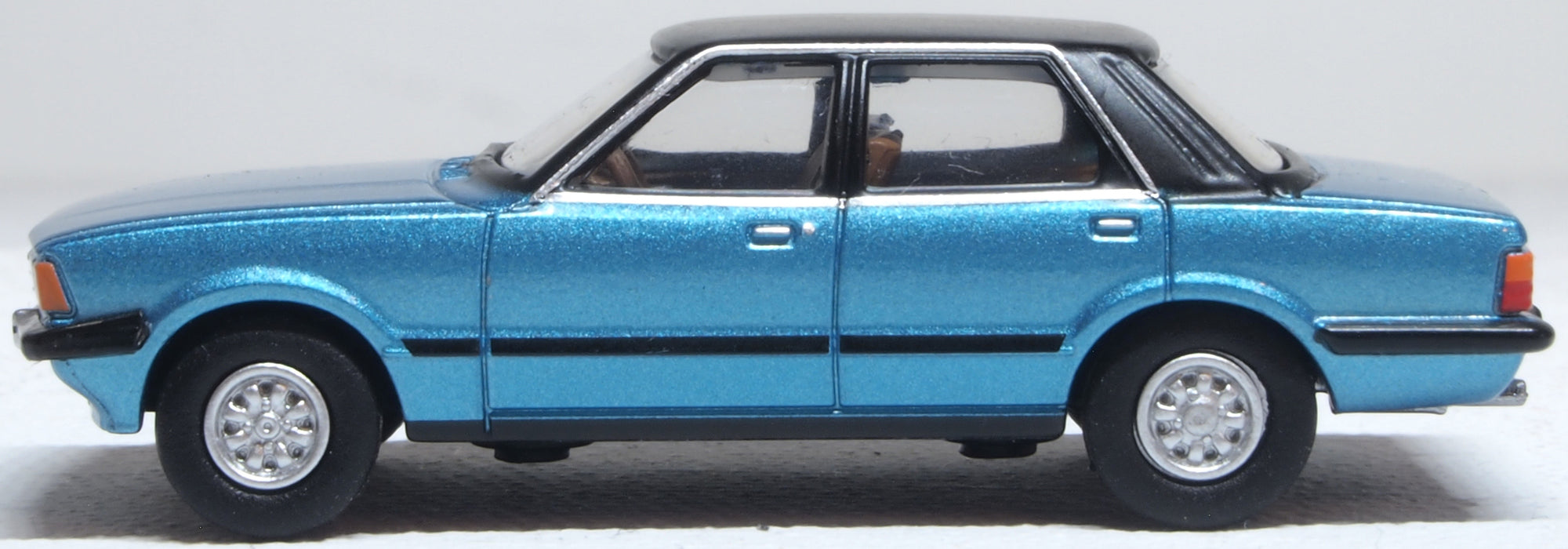 Oxford Diecast Ford Cortina MK5 Cosmos Blue 1:76 Scale