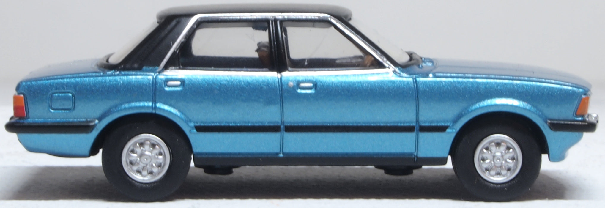 Oxford Diecast Ford Cortina MK5 Cosmos Blue 1:76 Scale