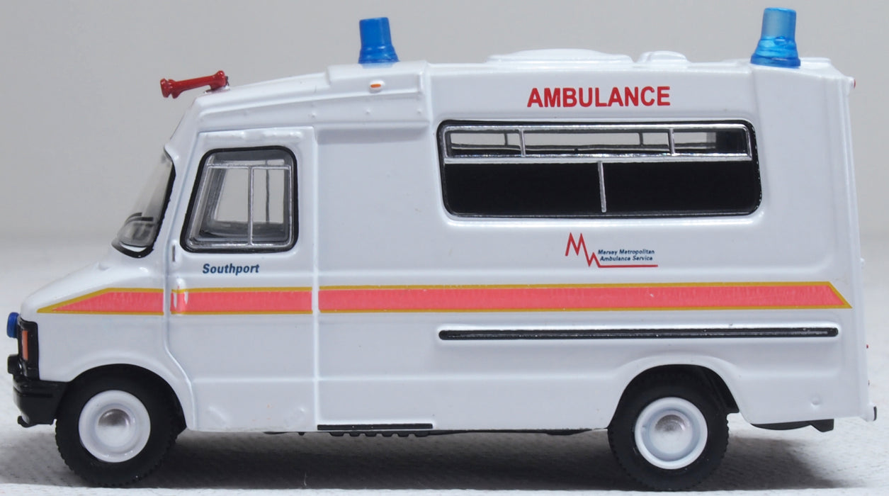Oxford Diecast Bedford CF Hanlon Ambulance Merseyside Ambulance Service 1:76