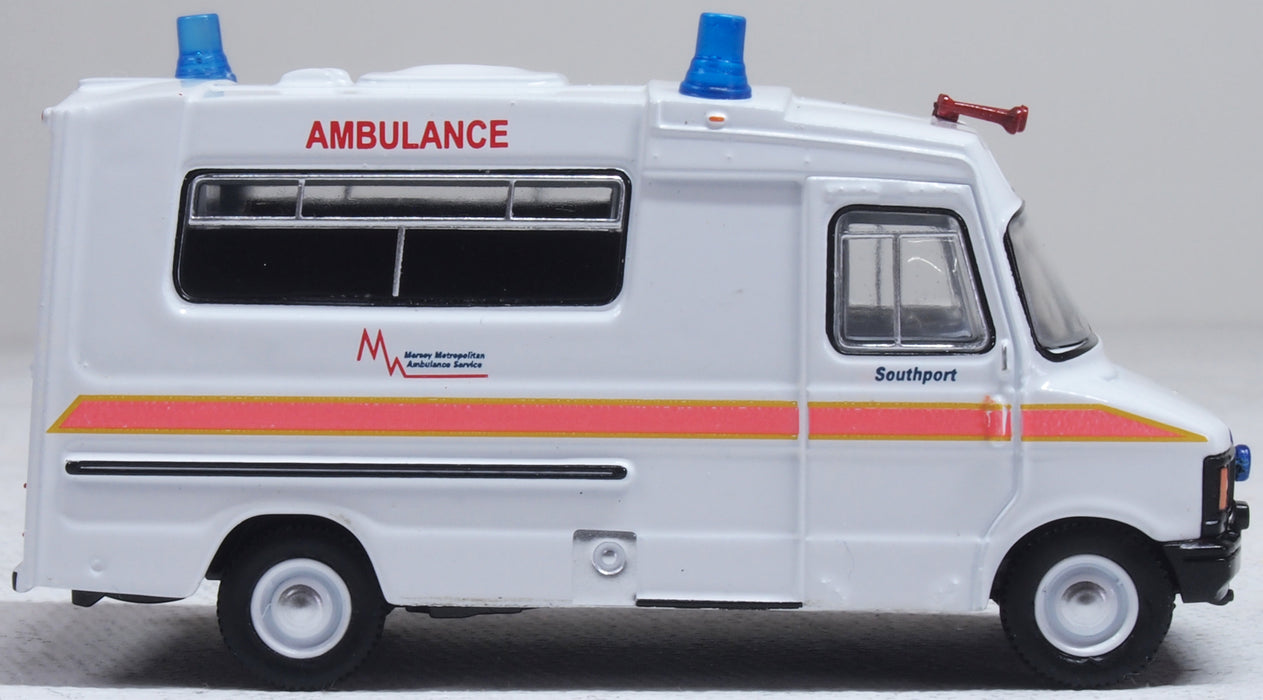 Oxford Diecast Bedford CF Hanlon Ambulance Merseyside Ambulance Service 1:76