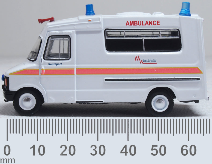 Oxford Diecast Bedford CF Hanlon Ambulance Merseyside Ambulance Service 1:76