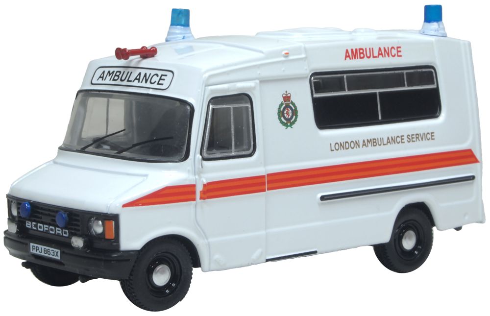 Oxford Diecast Bedford CF Hanlon Ambulance London Ambulance Service (OFAH) 1:76