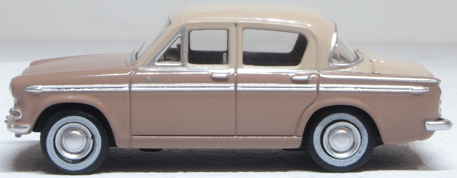 Oxford Diecast Hillman Minx Series IIIA Caramel/Regency Beige 1:76