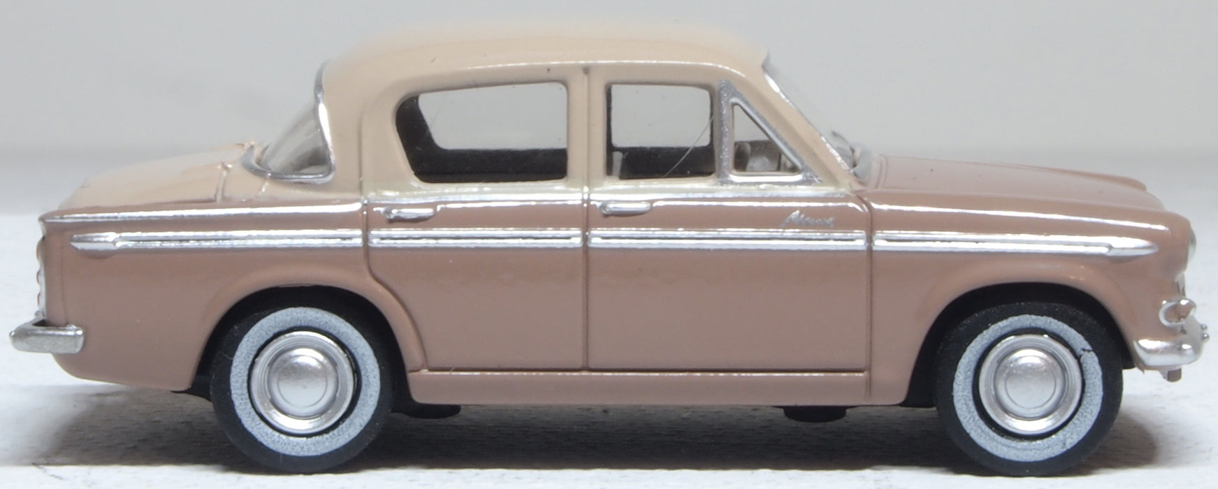 Oxford Diecast Hillman Minx Series IIIA Caramel/Regency Beige 1:76