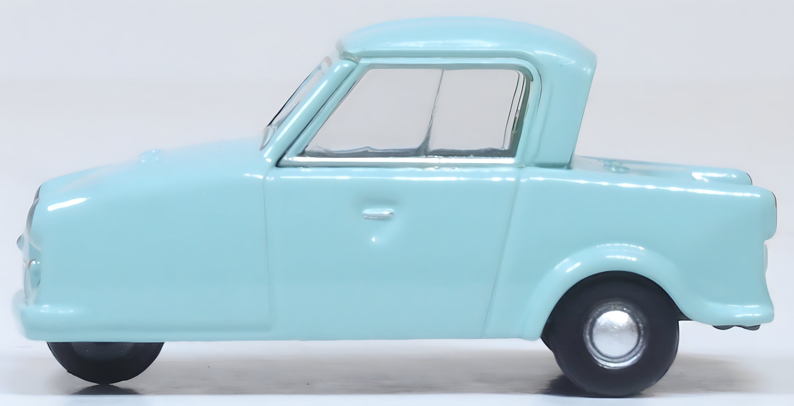 Invacar Model 70 Shell OXFORD DIECAST 1:76 Scale AC Invacar Pale Blue (Hubnut) — Oxford Diecast