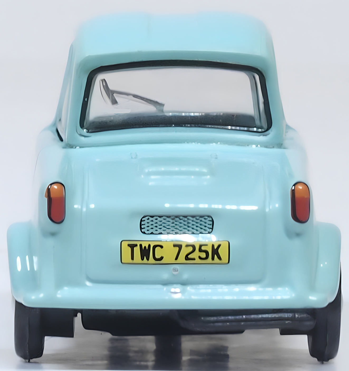 Invacar Model 70 Shell OXFORD DIECAST 1:76 Scale AC Invacar Pale Blue (Hubnut) — Oxford Diecast