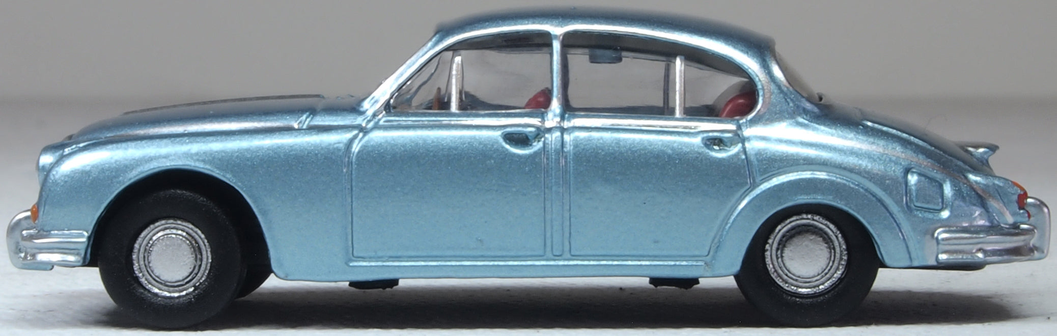 Oxford Diecast Jaguar MK2 Opalescent Silver Blue 1:76