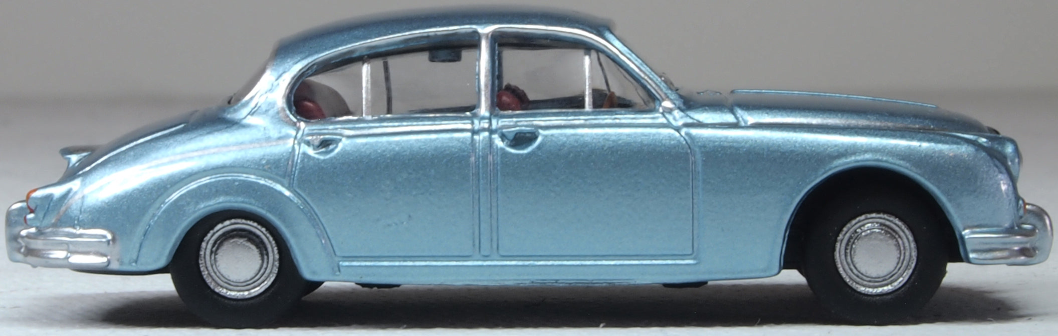 Oxford Diecast Jaguar MK2 Opalescent Silver Blue 1:76