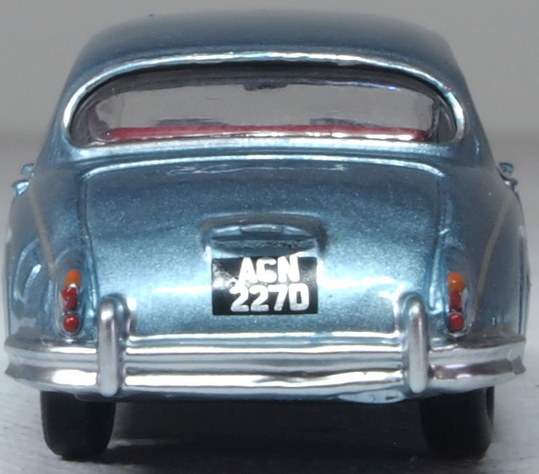 Oxford Diecast Jaguar MK2 Opalescent Silver Blue 1:76