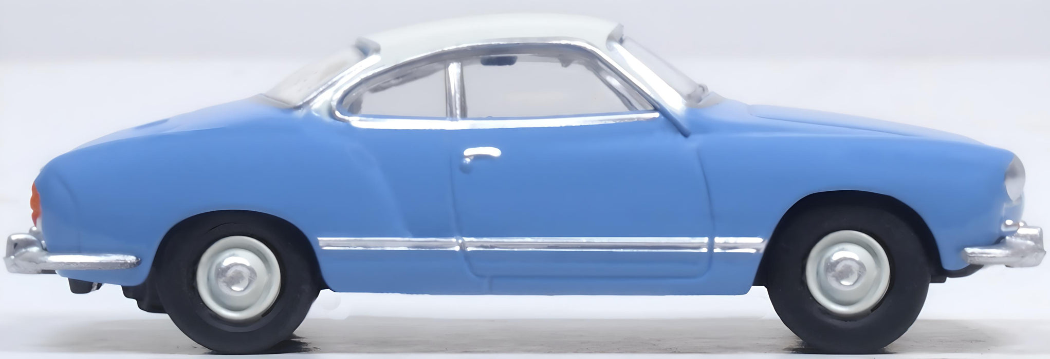 Oxrord Diecast 1:76 scale model of the VW Karmann Ghia Lavender/Pearl White