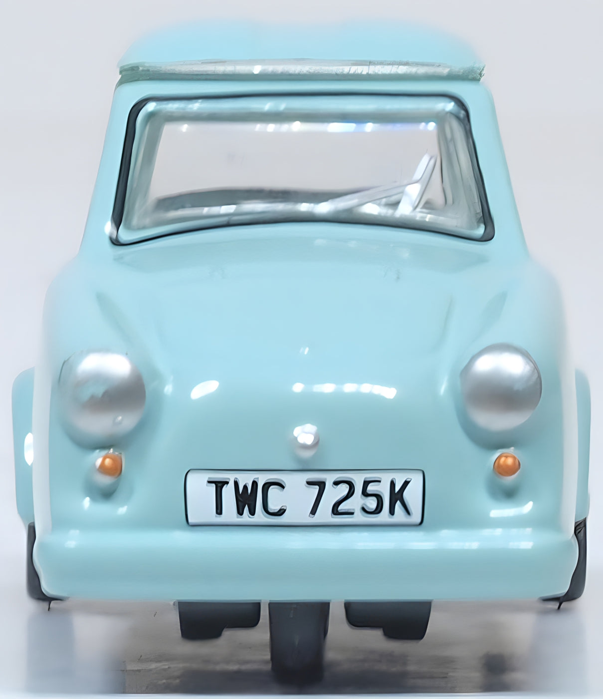 Invacar Model 70 Shell OXFORD DIECAST 1:76 Scale AC Invacar Pale Blue (Hubnut) — Oxford Diecast