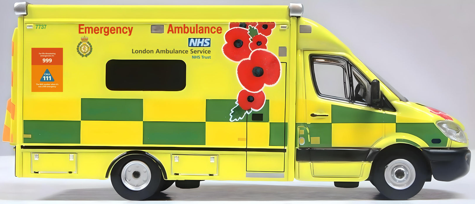 Oxford Diecast Mercedes Ambulance London Ambulance Service(Remembrance Day) Poppy Appeal 1:76 Scale Model Right