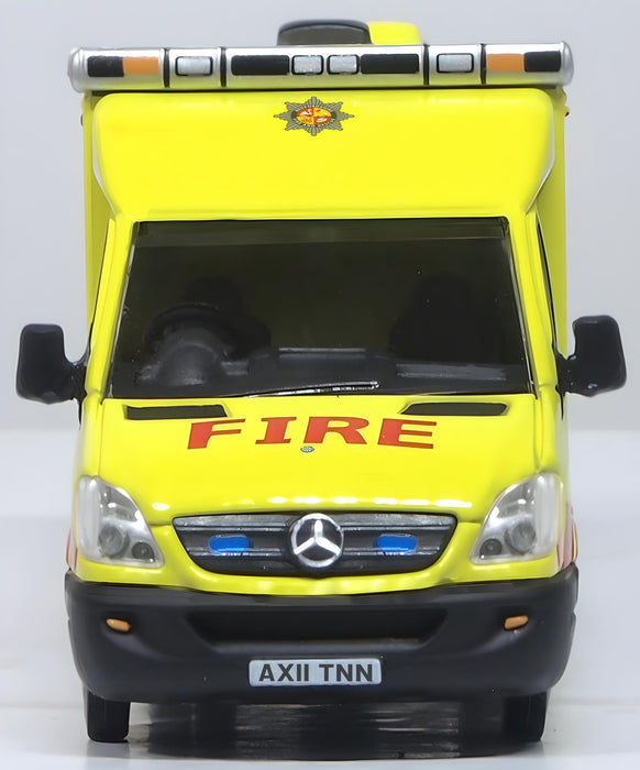 Oxford Diecast Bedfordshire Fire & Rescue Service Mercedes Support -1:76 scale front
