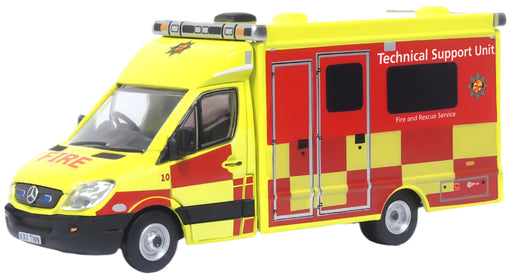 Oxford Diecast Bedfordshire Fire & Rescue Service Mercedes Support -1:76 scale