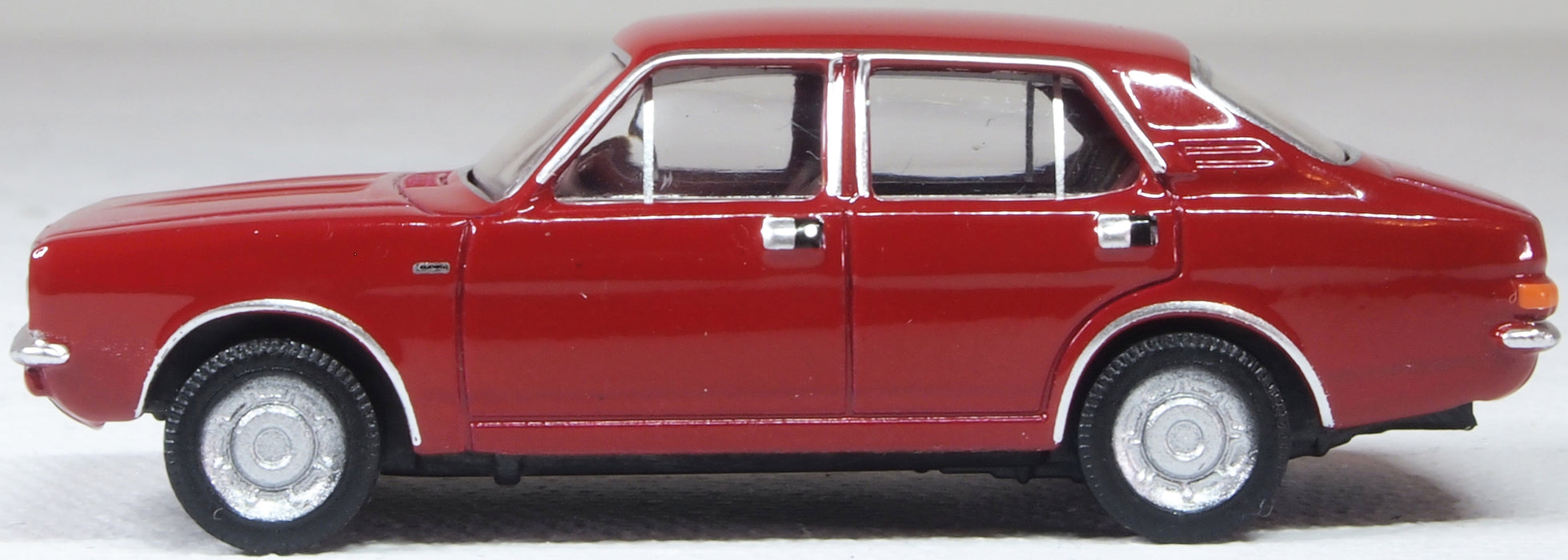 Oxford Diecast Morris Marina Damask Red 1:76