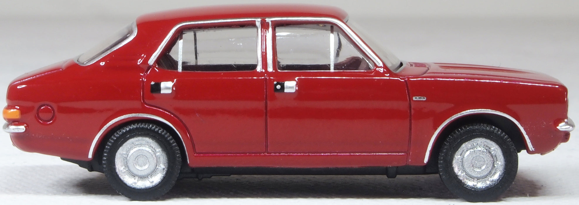 Oxford Diecast Morris Marina Damask Red 1:76
