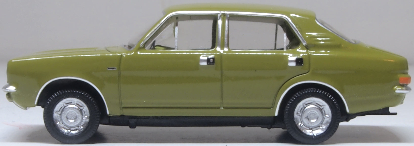 Oxford Diecast Morris Marina Limeflower 1:76