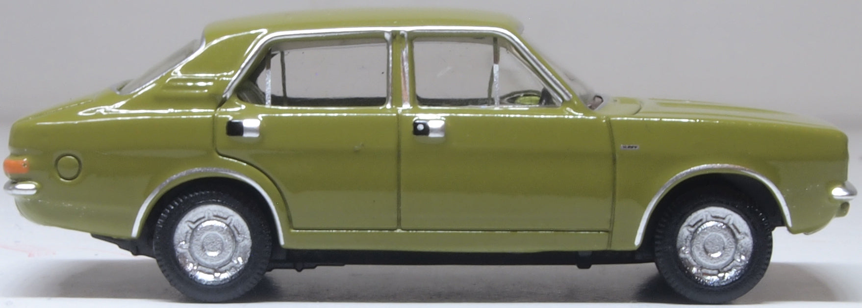 Oxford Diecast Morris Marina Limeflower 1:76