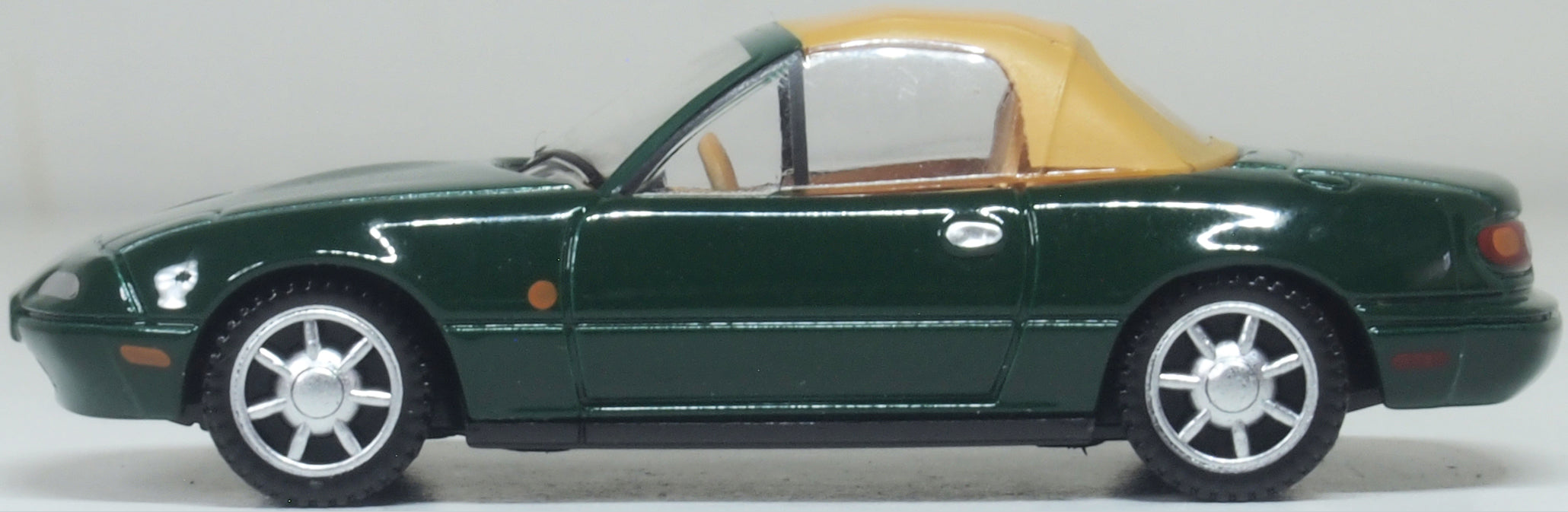 Oxford Diecast Mazda MX5 MK1 (Soft Top) British Racing Green 1:76