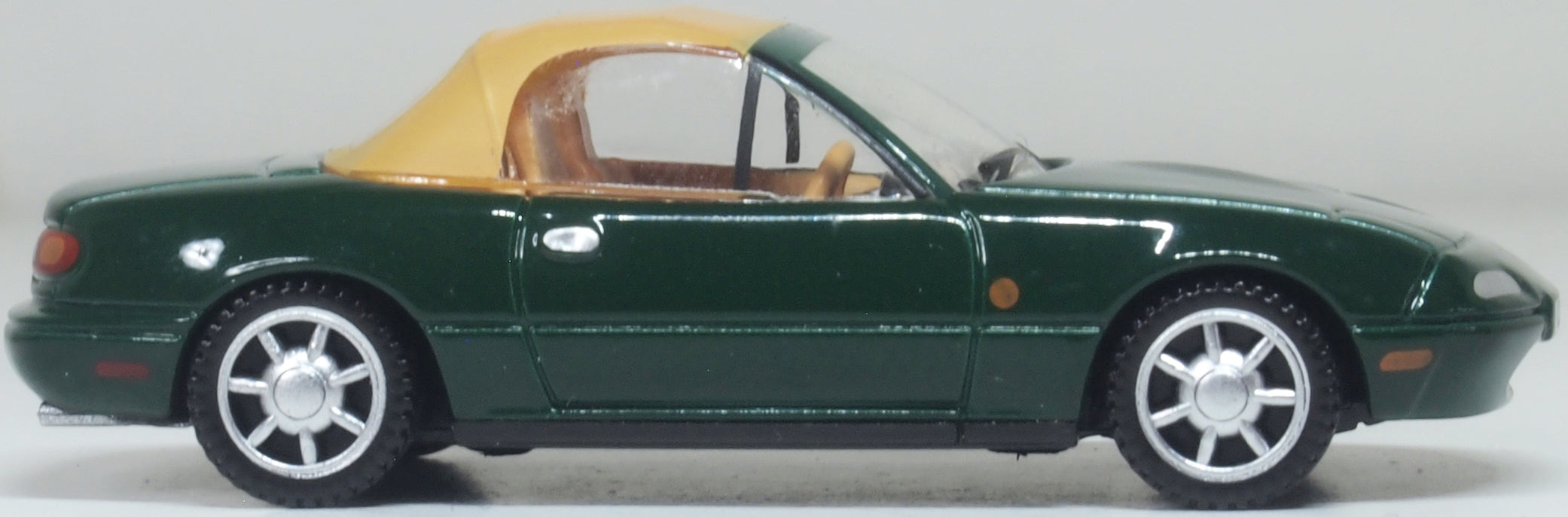 Oxford Diecast Mazda MX5 MK1 (Soft Top) British Racing Green 1:76