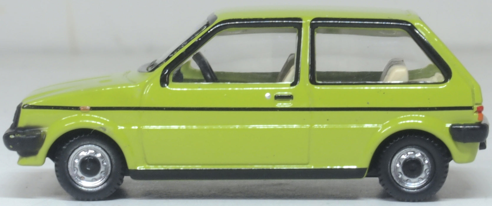 Oxford Diecast Austin Mini Metro Applejack 1:76