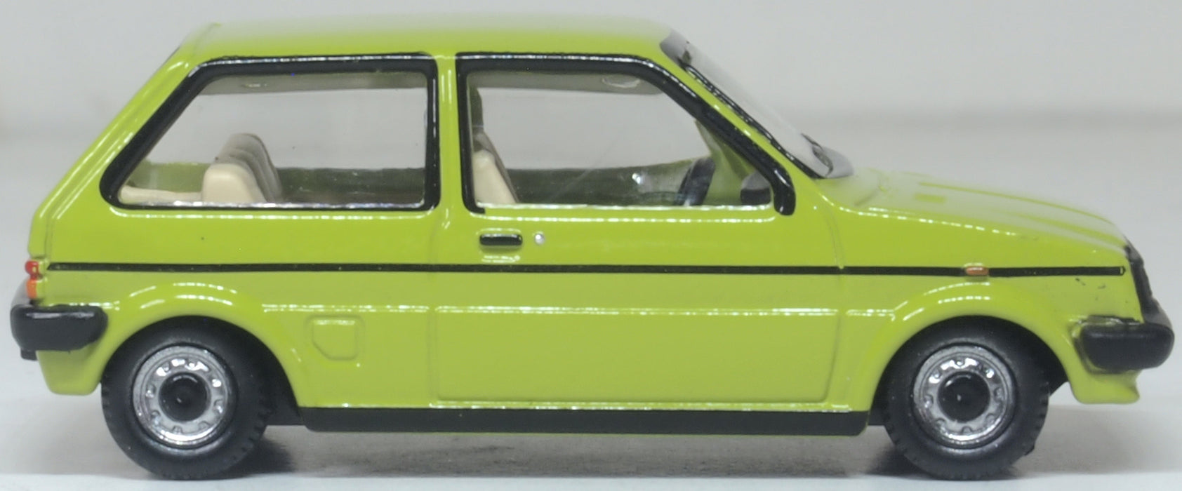 Oxford Diecast Austin Mini Metro Applejack 1:76