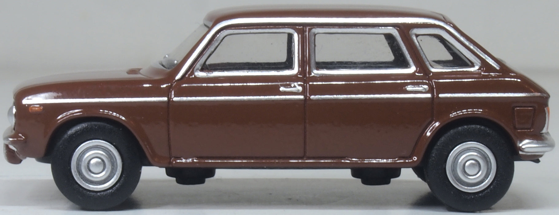 Oxford Diecast Austin Maxi Russet Brown 1:76