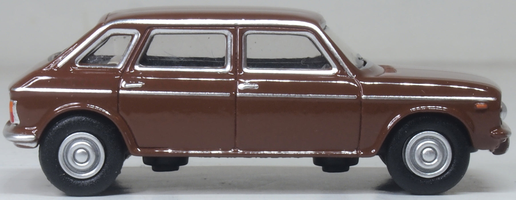 Oxford Diecast Austin Maxi Russet Brown 1:76