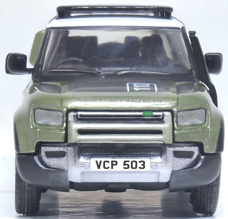 TAYUMO 1/36 LAND Rover Defender 110 Indus Silv Pull back & Go Diecast TAYUMO 1/36 LAND Rover Defender 110 Indus Silv Pull back & Go Diecast