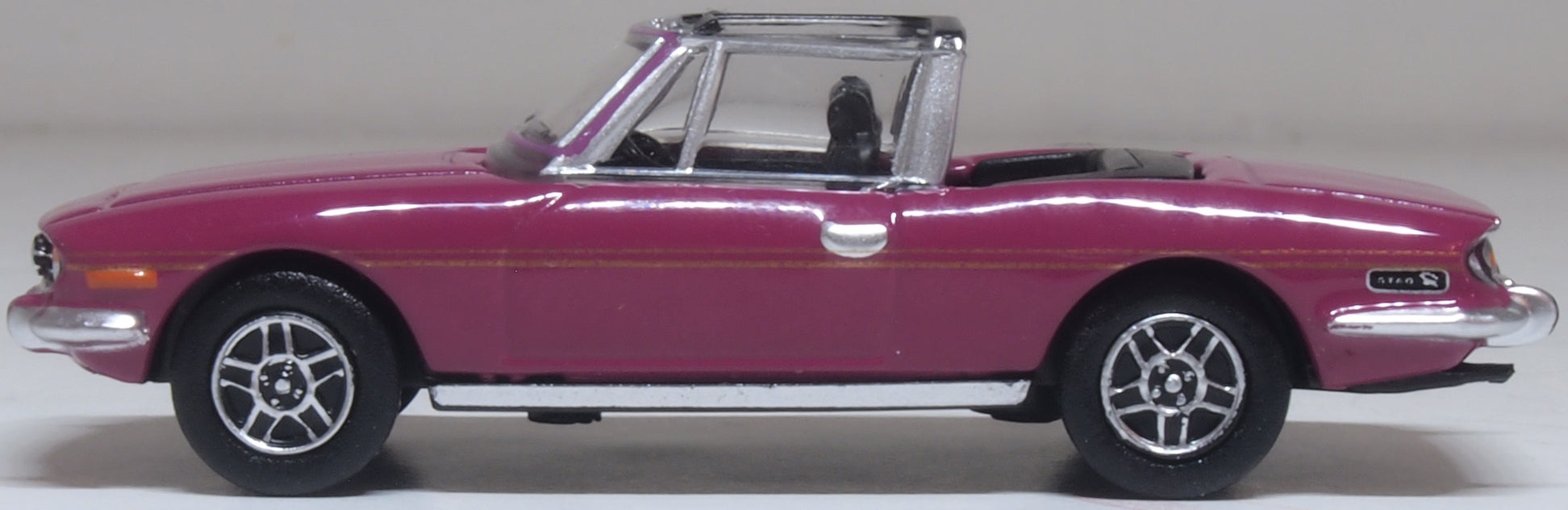 Oxford Diecast Triumph Stag Majenta 1:76